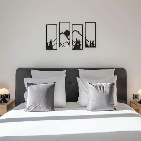Borealis, Alpe D - By Emerald Apartment *